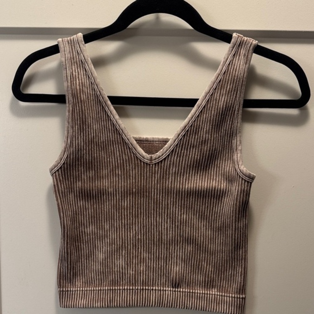 🆕 Zenana Outfitters Ribbed Crop Top. Brand New!💥
